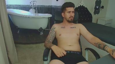 LoganStroud live cam on Cam4