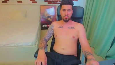 LoganStroud live cam on Cam4