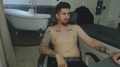 LoganStroud live cam on Cam4