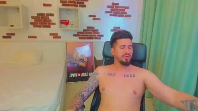 LoganStroud live cam on Cam4