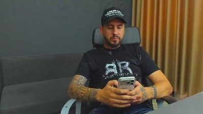 LoganStroud live cam on Cam4