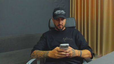 LoganStroud live cam on Cam4