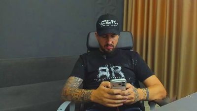 LoganStroud live cam on Cam4