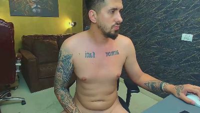 LoganStroud live cam on Cam4