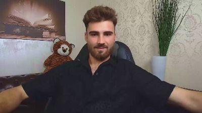 LoganStroud live cam on Cam4
