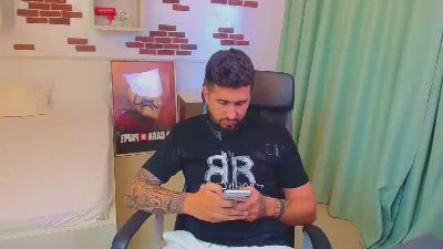 LoganStroud live cam on Cam4