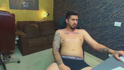 LoganStroud live cam on Cam4