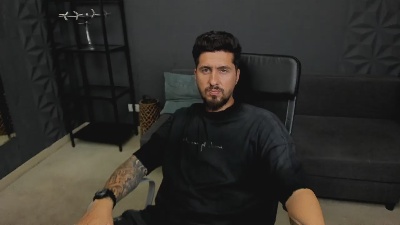 LoganStroud live cam on Cam4