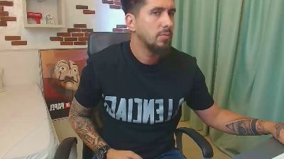 LoganStroud live cam on Cam4
