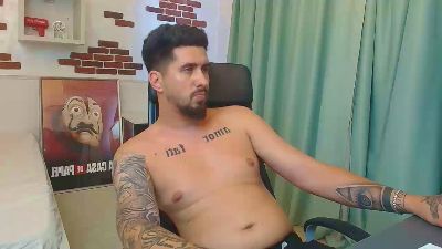 LoganStroud live cam on Cam4