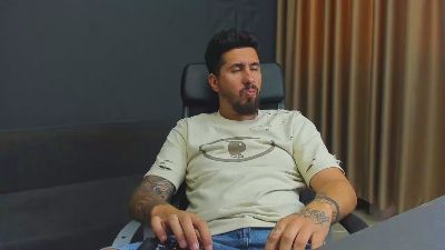 LoganStroud live cam on Cam4