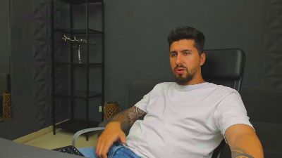LoganStroud live cam on Cam4