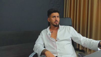 LoganStroud live cam on Cam4
