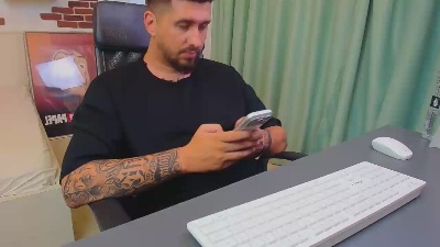 LoganStroud live cam on Cam4