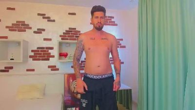 LoganStroud live cam on Cam4