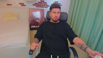 LoganStroud live cam on Cam4