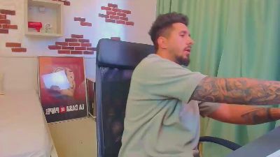 LoganStroud live cam on Cam4