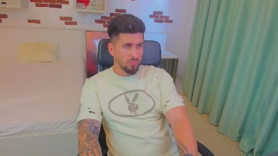 LoganStroud live cam on Cam4