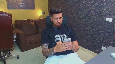LoganStroud live cam on Cam4