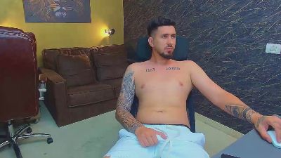 LoganStroud live cam on Cam4