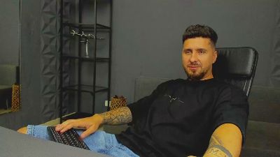 LoganStroud live cam on Cam4