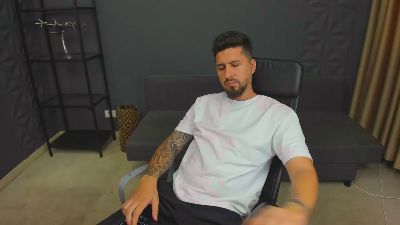 LoganStroud live cam on Cam4