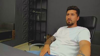 LoganStroud live cam on Cam4