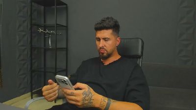 LoganStroud live cam on Cam4