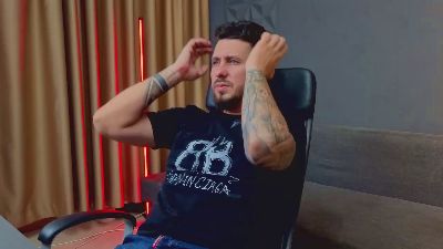 LoganStroud live cam on Cam4