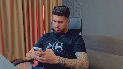 LoganStroud live cam on Cam4