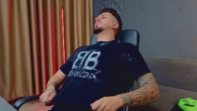 LoganStroud live cam on Cam4