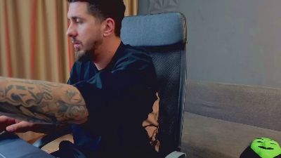 LoganStroud live cam on Cam4