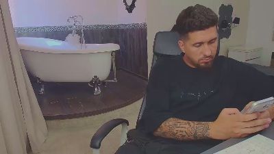LoganStroud live cam on Cam4
