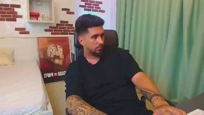 LoganStroud live cam on Cam4