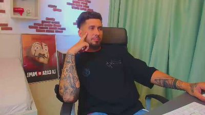 LoganStroud live cam on Cam4