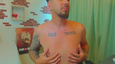 LoganStroud live cam on Cam4