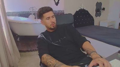 LoganStroud live cam on Cam4