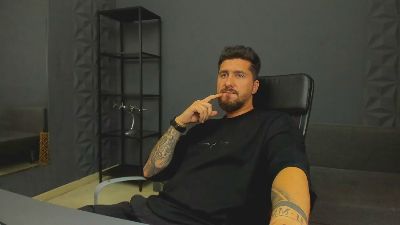 LoganStroud live cam on Cam4