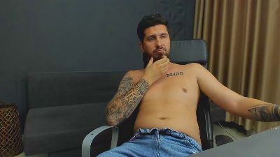 LoganStroud live cam on Cam4