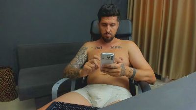 LoganStroud live cam on Cam4