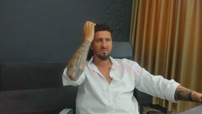 LoganStroud live cam on Cam4