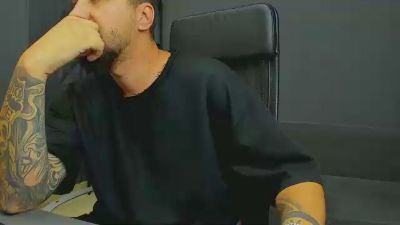 LoganStroud live cam on Cam4