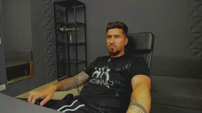 LoganStroud live cam on Cam4