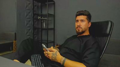 LoganStroud live cam on Cam4