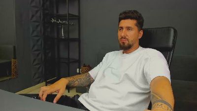 LoganStroud live cam on Cam4