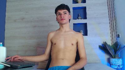 Logan_Steel live cam on Cam4