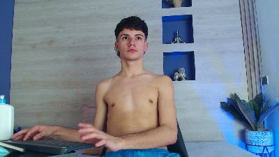 Logan_Steel live cam on Cam4