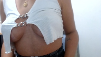 Loira_651 live cam on Cam4