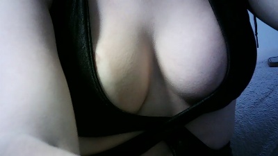 Loira_651 live cam on Cam4