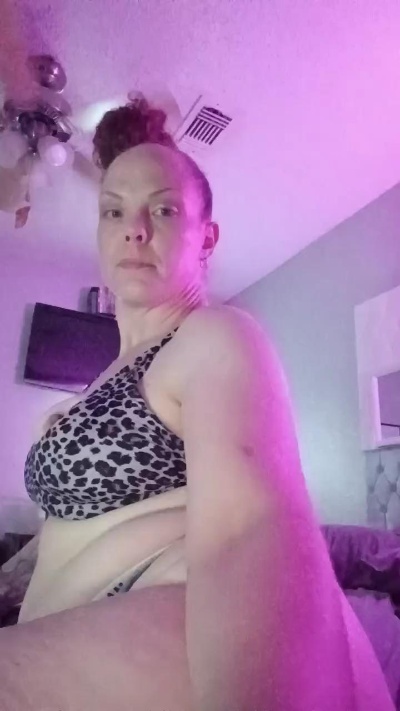 LolaBunny87 live cam on Cam4